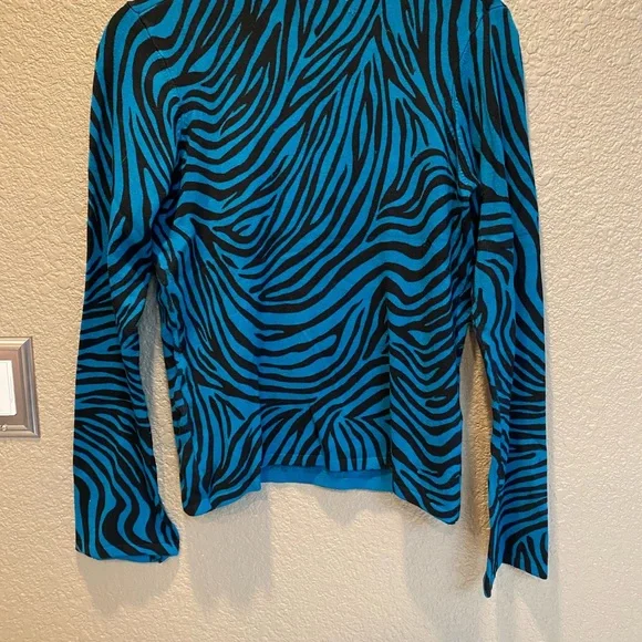 Women’s black and turquoise long sleeve sweater with the neck. Brand new - Picture 2 of 2